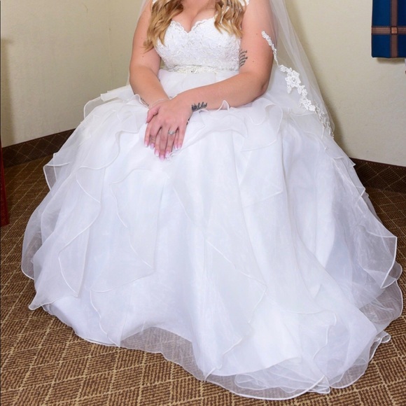 Wedding Dress - Picture 2 of 7